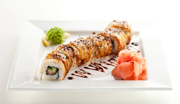 Salmão e enguia fumada Maki Sushi — Fotografia de Stock