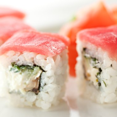 Ton balığı maki Sushi