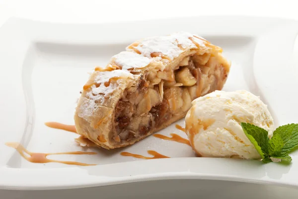 Äppelstrudel — Stockfoto