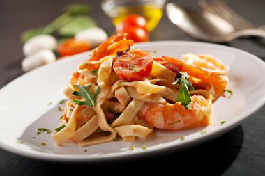 Deniz ürünleri makarna