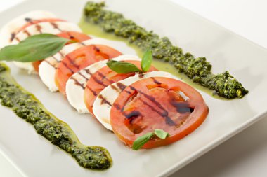 Caprese salatası