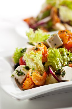 Deniz ürünleri salatası