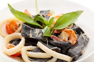 Deniz ürünleri makarna