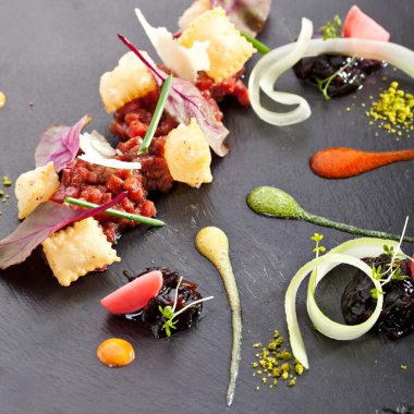 Tuna Tartare çeşitli dalış ve gevrek
