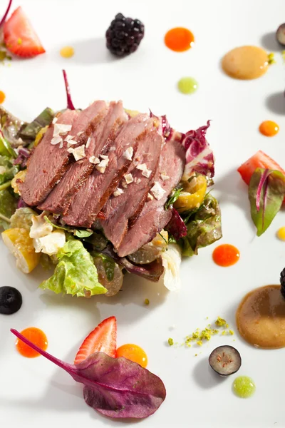 Magret de canard aux légumes — Photo