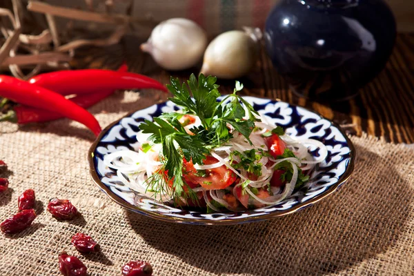 Oezbeekse salade schotel — Stockfoto