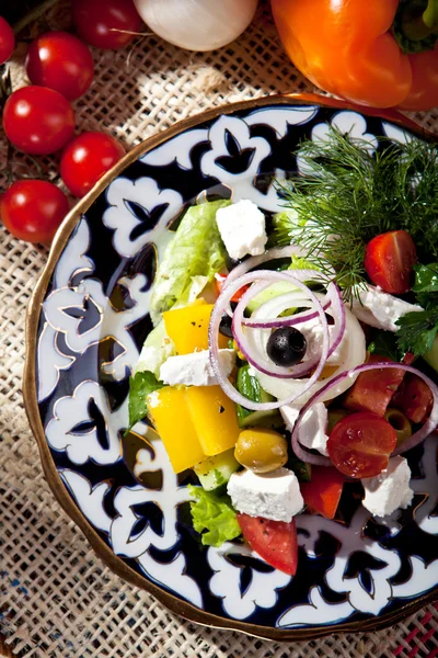 Köstlicher griechischer Salat — Stockfoto