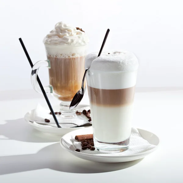 Latte Coffee über Weiß — Stockfoto