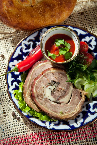 Rollo de carne con verduras — Foto de Stock