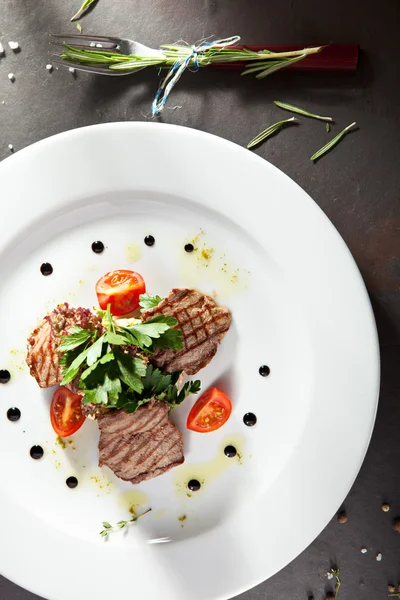 Ensalada Olivier con ternera — Foto de Stock