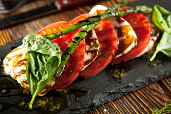 Pomidora i mozzarelli Caprese — Zdjęcie stockowe