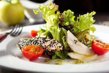 Katılaşmış susam somon salata