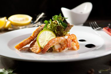 Deniz ürünleri salatası Olivier