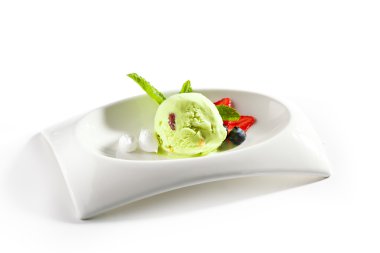 Çilek ile fıstıklı sorbe