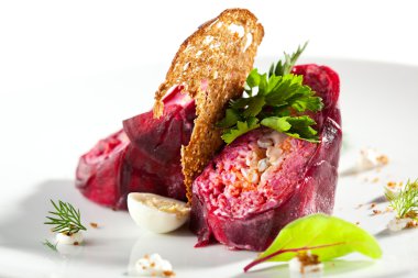 Katmanlı ringa balığı salatası