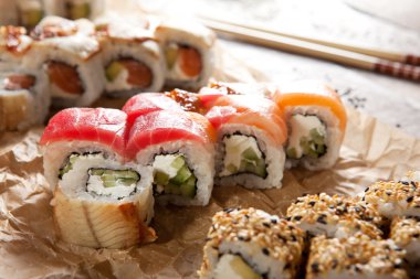 Gökkuşağı Roll parşömen üzerine