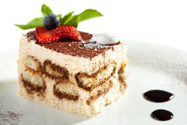 tiramisu tatlı çilek ile