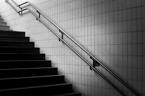 Entrada del metro en blanco y negro —  Fotos de Stock