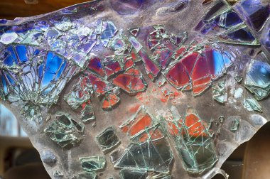 Kırık ön cam, yakın plan.