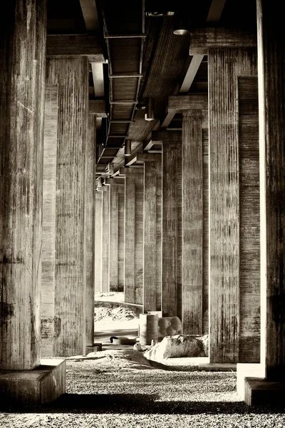 Puente Segmentario Clásico Desde Abajo Estilo Vintage Imagen de archivo