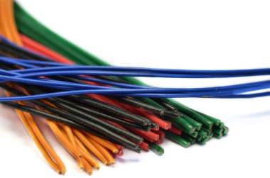 renkli elektrik kabloları ve telleri 