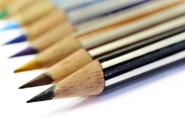 Farbstift stapelt Bleistiftfedern — Stockfoto