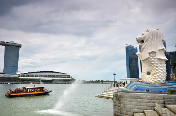 The Merlion fountain in Singapore — Stock Photo, Image