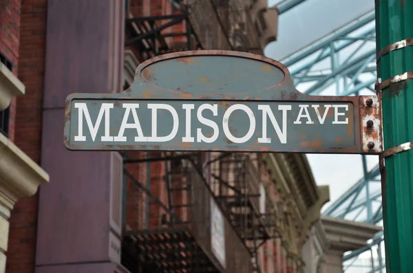 Εικόνα του ένα σημάδι δρόμο για Madison Avenue, Νέα Υόρκη — Φωτογραφία Αρχείου