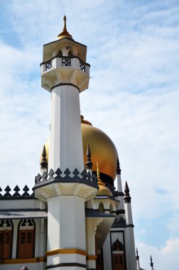 Gün görünümü ikonik Sultan Camii Singapur.