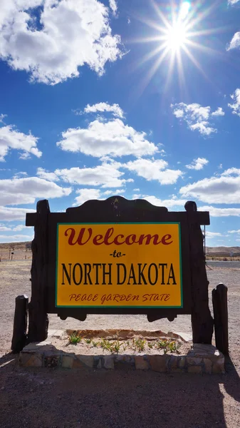 Bienvenido a Dakota del Norte Road Sign —  Fotos de Stock