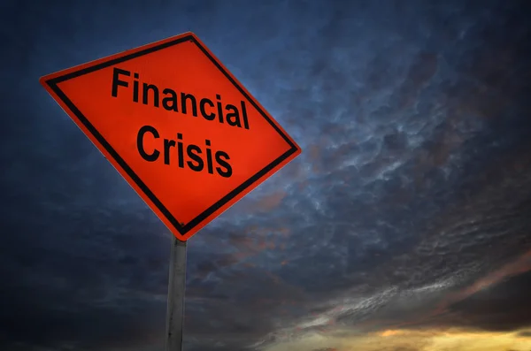Дорожный знак предупреждения о финансовом кризисе — стоковое фото