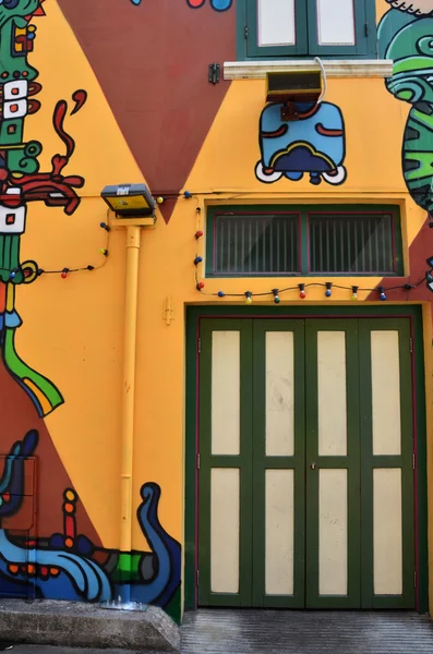 Ozdobne kolorowe malowane ściany Haji Lane Singapur — Zdjęcie stockowe