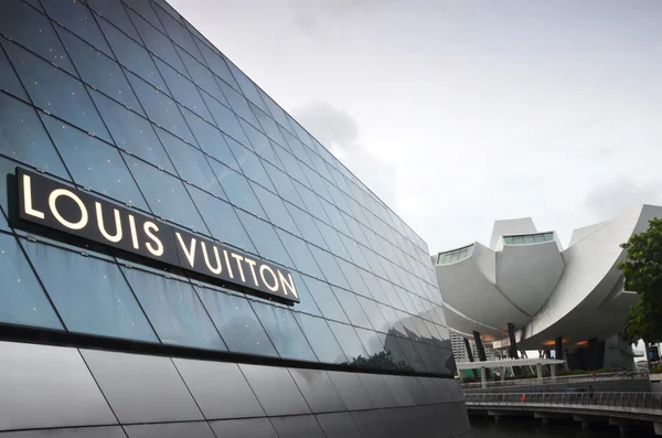 The futuristic building of Louis Vuitton extends out into Marina — Stock Photo, Image