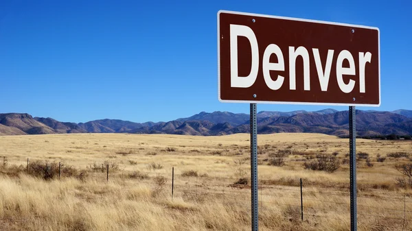 Denver sinal de estrada marrom — Fotografia de Stock