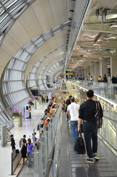 Design moderno dell'aeroporto internazionale di Bangkok a Bangkok — Foto Stock