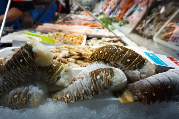 Carne di aragoste sul mercato — Foto Stock