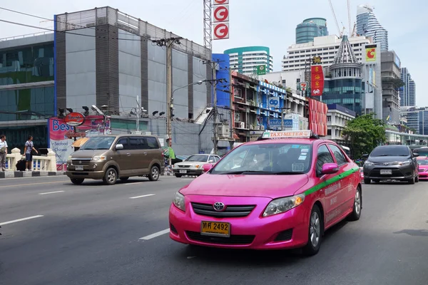 曼谷出租车计价器在市中心的街道 — 图库照片