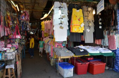 Giysiler için satış Bangkok Pazar Chatuchak