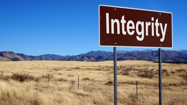 Integrity brown road sign — Stock Photo, Image