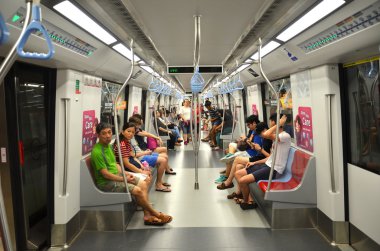 Şehir merkezindeki Line Mrt tren