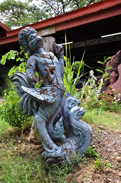 Houten sculptuur gelegen in Thailand — Stockfoto