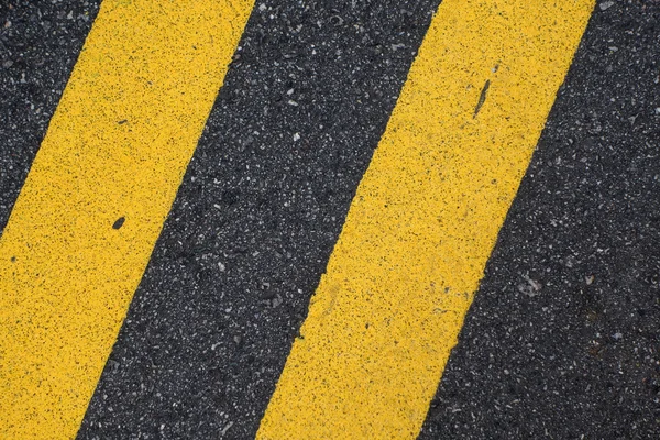 Black Road Pavement with Yellow Line — Stock Photo, Image