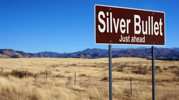 Plaque de signalisation Silver Bullet brun — Photo