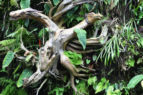 Sculpture inside the Cloud Forest in Garden by the Bay — Stock Photo, Image