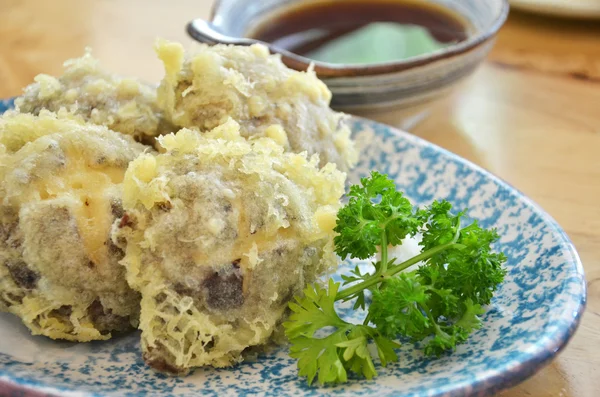 Japanilainen tempura tuoreen sienen kanssa — kuvapankkivalokuva