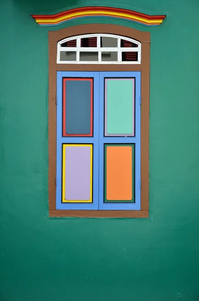 Façade colorée du bâtiment dans la Petite Inde, Singapour — Photo