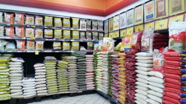 Singapur mağazada satılan pirinç