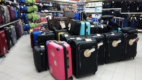 Bagagem de viagem vendida na loja em Singapura — Fotografia de Stock