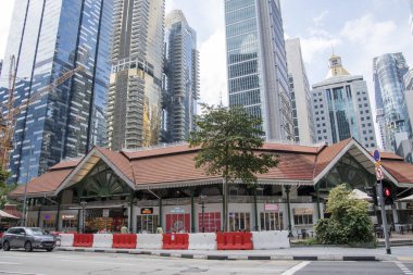 Singapur - 20 Kasım 2020: Singapur 'daki Lau Pa Sat Market' in görüntüsü. Popüler bir yemek şirketi, popüler bir yemek mahkemesi işportacılığı merkezi. Singapur 'un ulusal tarihi simgesidir..