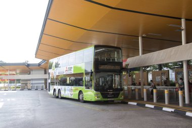 Singapur - 14 Kasım 2020: Singapur 'da Choa Chu Kang Geçici Otobüs Kavşağı. Choa Chu Kang mahallesine hizmet veren bir otobüs kavşağı.